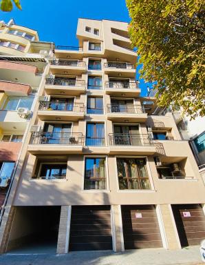 К's City Living with Free Parking - Housity