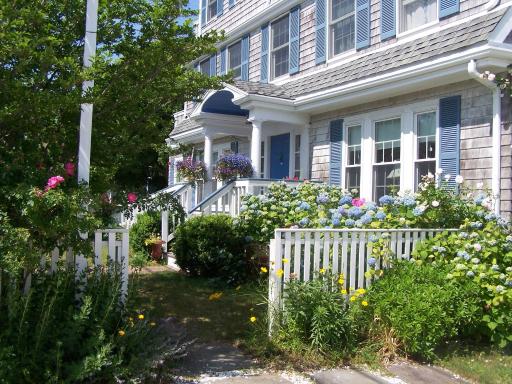 An English Garden - Housity