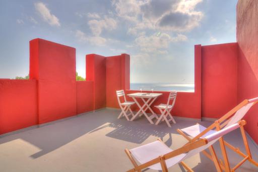 Studio in the Red Wall building by Ricardo Bofill - MURALLA ROJA - Housity
