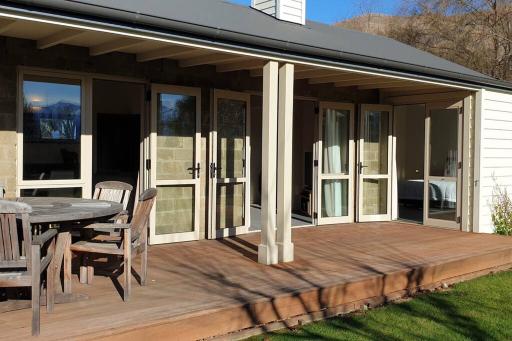 HYLA25 - Meadowstone Executive Villa Close to Lake Wanaka - Housity