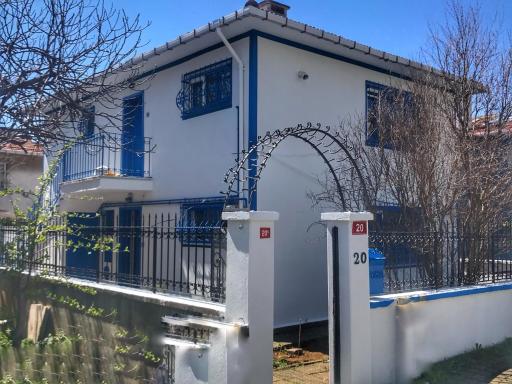 5 Star luxury Private Detached House & Private Garden & BBQ - Housity