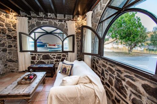 Plousiadi΄s Stone House - Housity