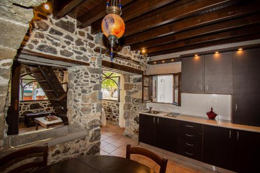Plousiadi΄s Stone House - Housity