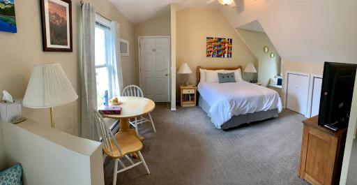 Fox Hollow Inn - Housity
