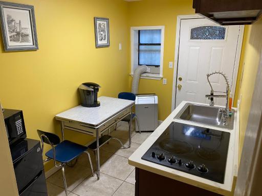 Comfortable Crash Pad - Housity