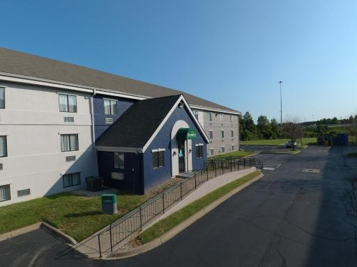 DuPont Suites - Louisville - St. Matthews - Housity