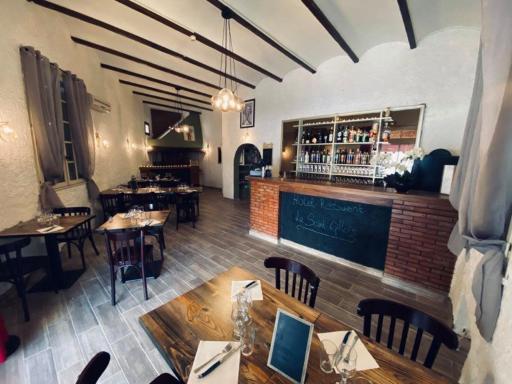 Hôtel Restaurant Le Saint Gillois - Housity