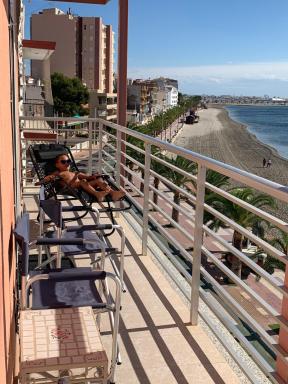 Sea View lo pagan - Housity