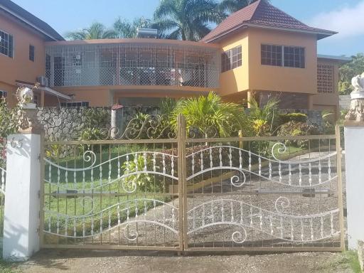 Chaudhry Holiday House Montego Bay - Hizvo