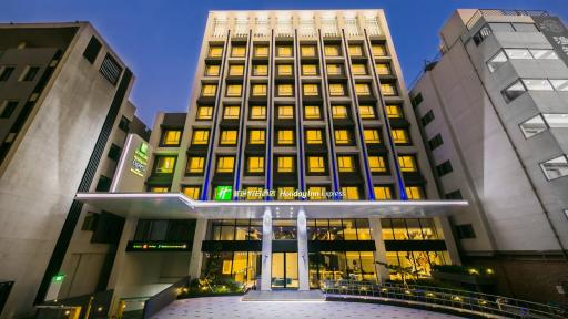 Holiday Inn Express Taichung Fengchia, an IHG Hotel - Housity