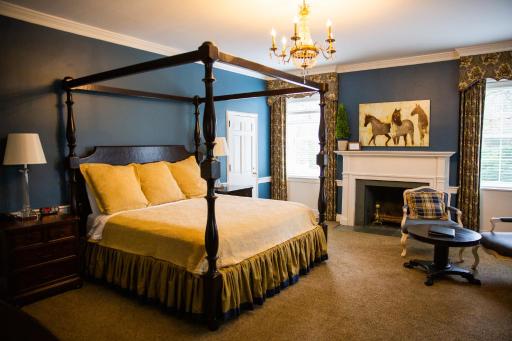 Providence Manor House Bed & Breakfast - Housity