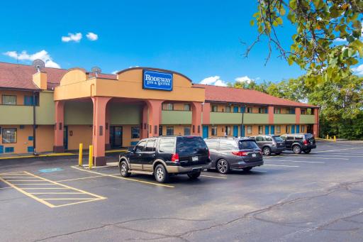Rodeway Inn & Suites Monroeville-Pittsburgh - Housity