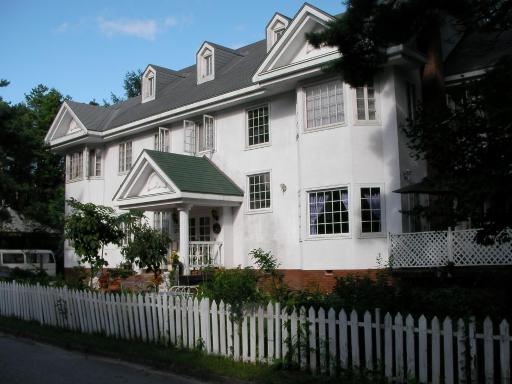Petit Hotel and Restaurant Air Mail - Housity