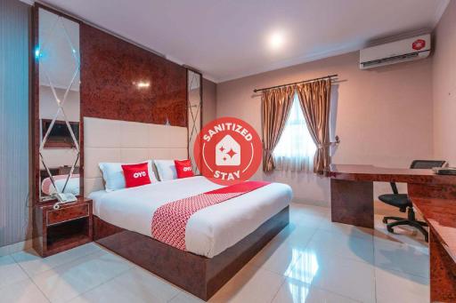Vaccinated Staff - OYO Flagship 2131 Hotel Binong - Housity