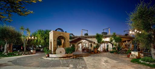 UNA HOTELS Regina Bari - Housity
