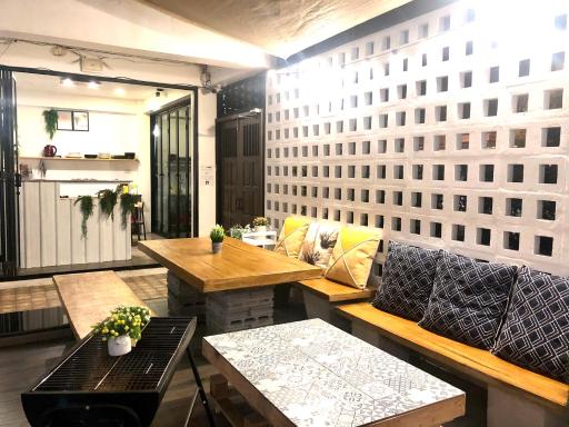 Warm White Inn - Housity