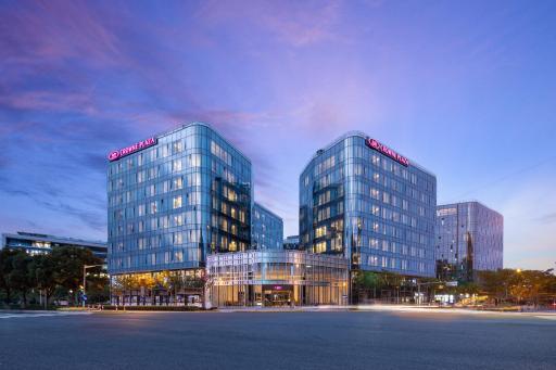 Crowne Plaza Shanghai Hongqiao, an IHG Hotel - Housity