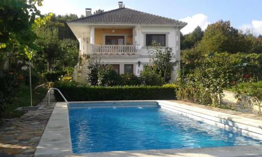 Villa con piscina en Pantòn Ribeira Sacra Galicia Ideal para familias - Housity