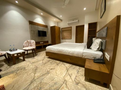 HOTEL DAMODAR - Housity