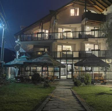 M7 Villa Bed& Bistro - Housity