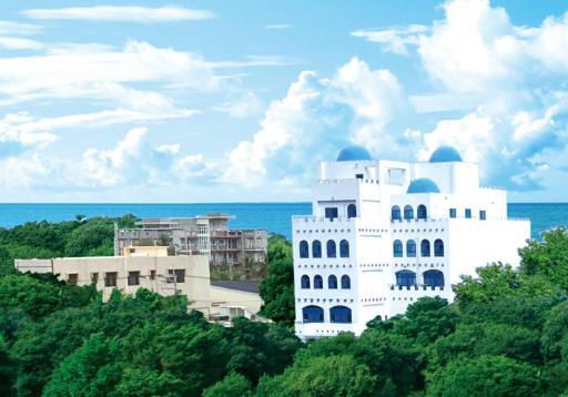 Moon Bay Coastal Hotel - Housity
