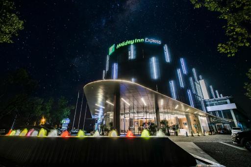 Holiday Inn Express Shanghai Songjiang Fangta by IHG - Housity