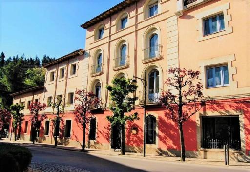 Hostal Montsoliu - Housity