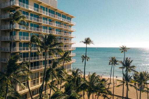 Kaimana Beach Hotel - Housity