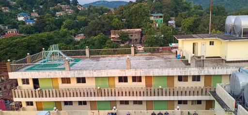 26 GARDEN Deck with a VIEW - Housity