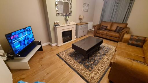 Spacious 3 Bedroom House, 6 beds in Spondon, Derby with Parking - Housity