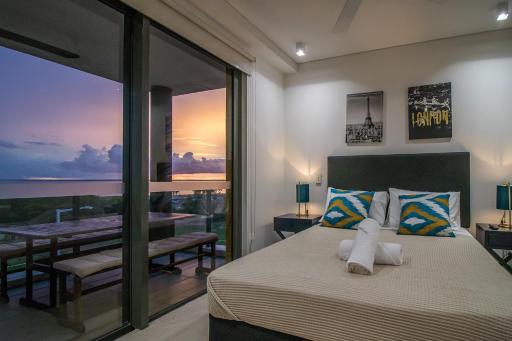NEW - ZEN AT THE WATERFRONT - Luxury Waterfront Holiday Home for Families & Friends - Housity