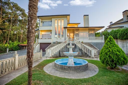 Majestic Manor in Valenca with private pool - Housity
