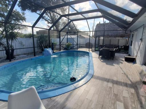 4 2 Pool House With Tiki Hut Near Hardrock Casino - Housity