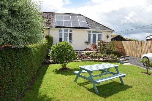 Immaculate Inviting light and airy 2-Bed Cottage - Housity