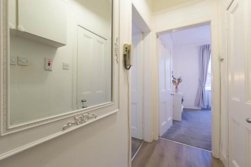 Stylish and Comfortable City Centre Apartment - Housity