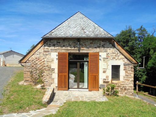 Maison spacieuse à Castelnau-de-Mandailles avec cheminée 250 m² - Housity