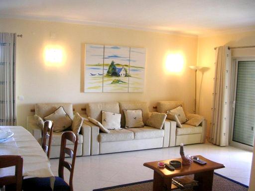 Spacious apartment in Alvor 100 m² with shared pool - Housity