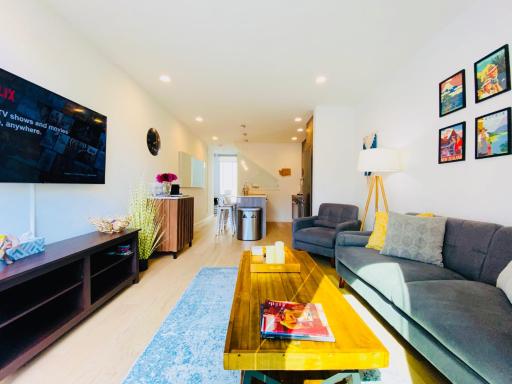 Modern Ballard Townhouse - 92 Walkscore & Rooftop! - Housity
