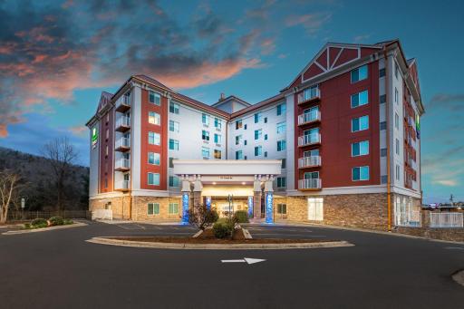 Holiday Inn Express & Suites Asheville Downtown by IHG - Housity