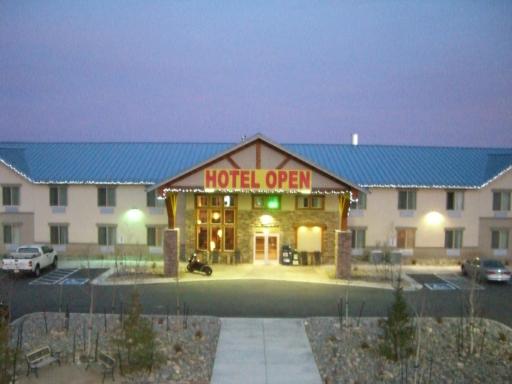 A Riverside Inn Travelodge by Wyndham - Housity