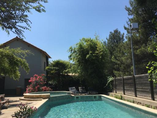 Hôtel la Fête en Provence - Housity
