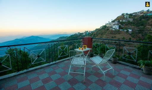 LivingStone 2BHK Cozy Homestay in Kasauli Hills - Hizvo