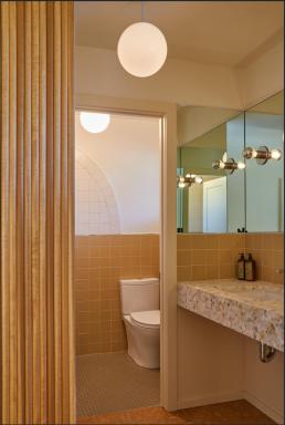 The Capri Hotel - Housity