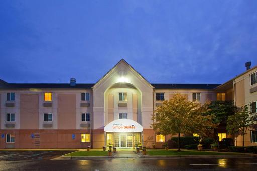 Sonesta Simply Suites Detroit Warren - Housity