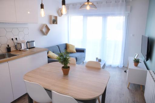 Appart T2 avec terrasse, parking et wifi - Housity