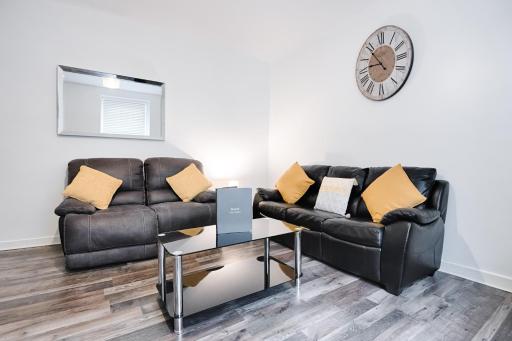 Perfect Location with Parking -Jersey Lodge - Housity