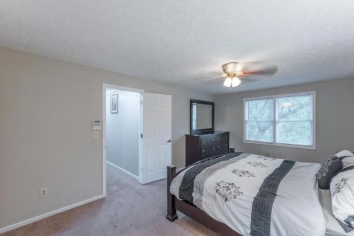 Spacious 4BR Retreat - Best for Family, Near Lake - Housity
