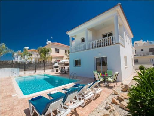 Carilisto Villas Big 4 Bedrooms in Center of Ayia Napa - Housity