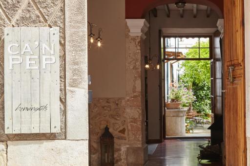 Hostalet Can Pep - Housity