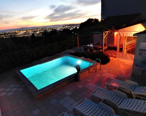 Villa Valenta-Klis near Split, heated pool & view - Housity